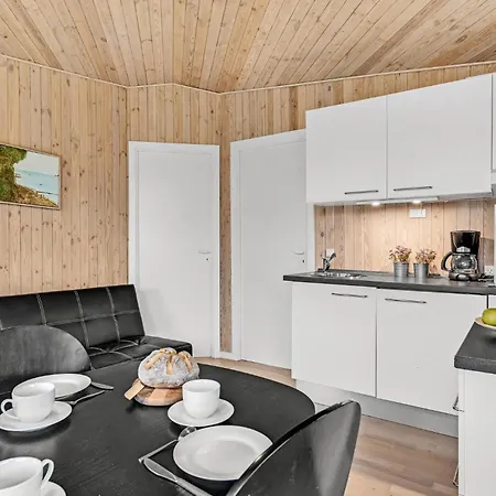 2 Bedroom Cozy In Roslev *