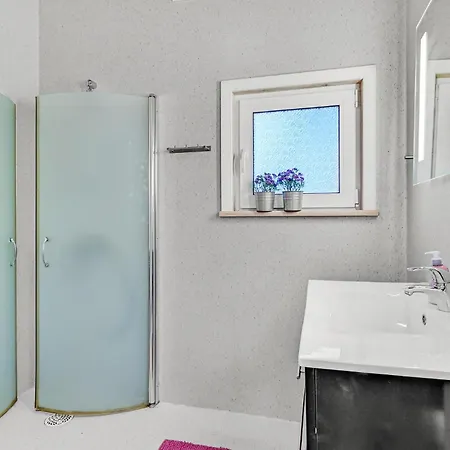 2 Bedroom Cozy In Roslev Holiday home *