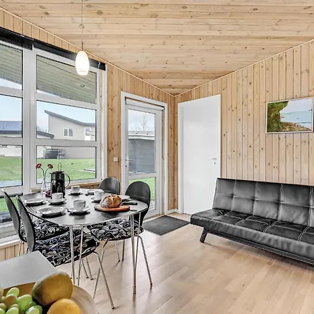 2 Bedroom Cozy In Roslev Holiday home Sallingsund